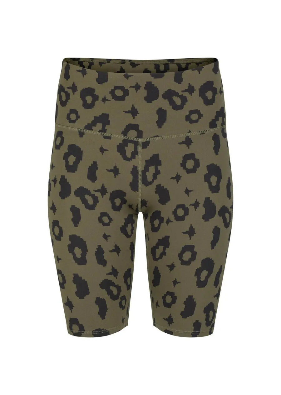 boochen eco-friendly bike shorts in green leopard, sustainable fashion, sustainable leggings, shorts, nachhaltige shorts im grün Leopard