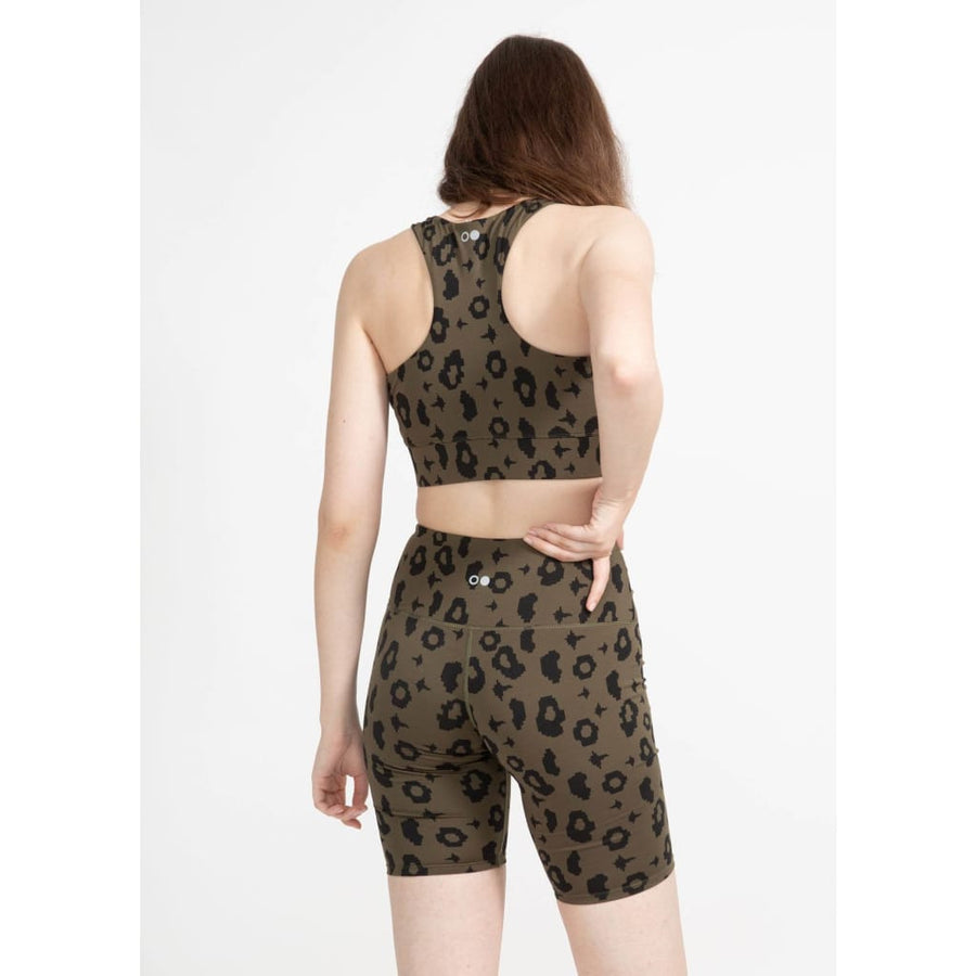 boochen eco-friendly sportsbra, yoga top, sportsbh, sustainable activewear, sustainable sportstop, nachhaltige sportsbh in Green leopard print